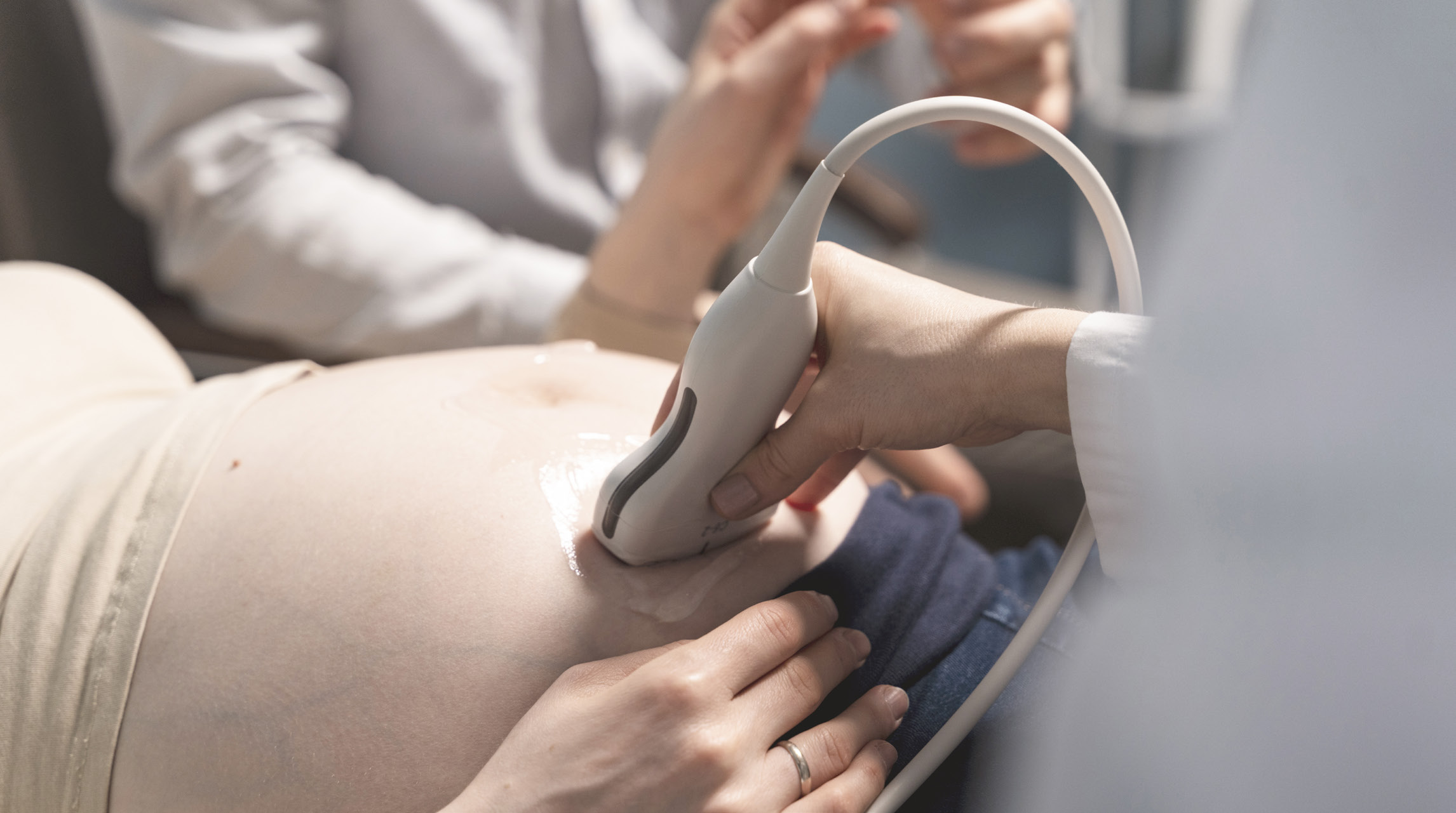 Consulta de salud durante el embarazo